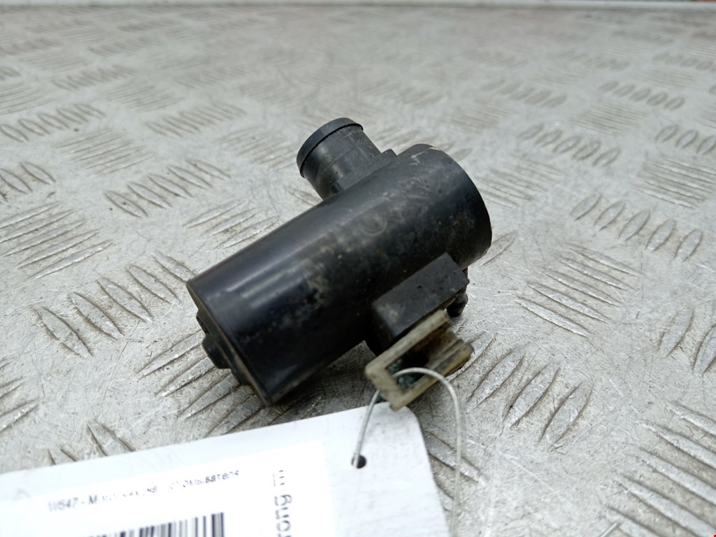 Насос (моторчик) омывателя Mitsubishi L200 3 (1996-2006)