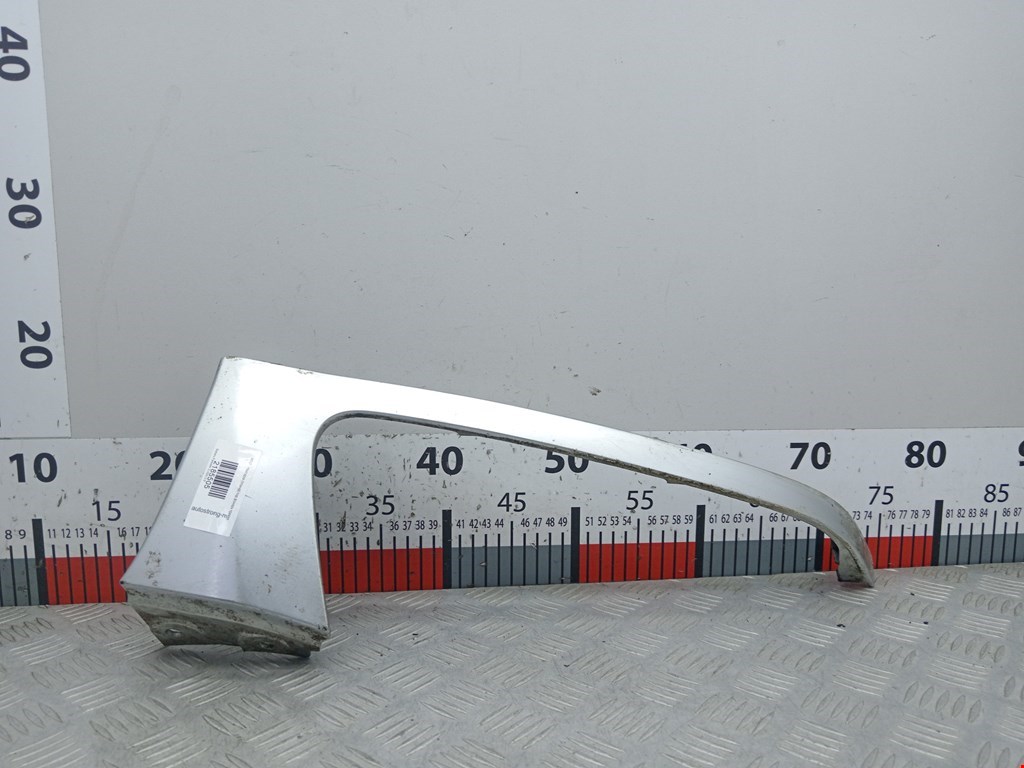 Накладка (планка) под фонарь правая Subaru Forester 2 (SG) (2002-2008)