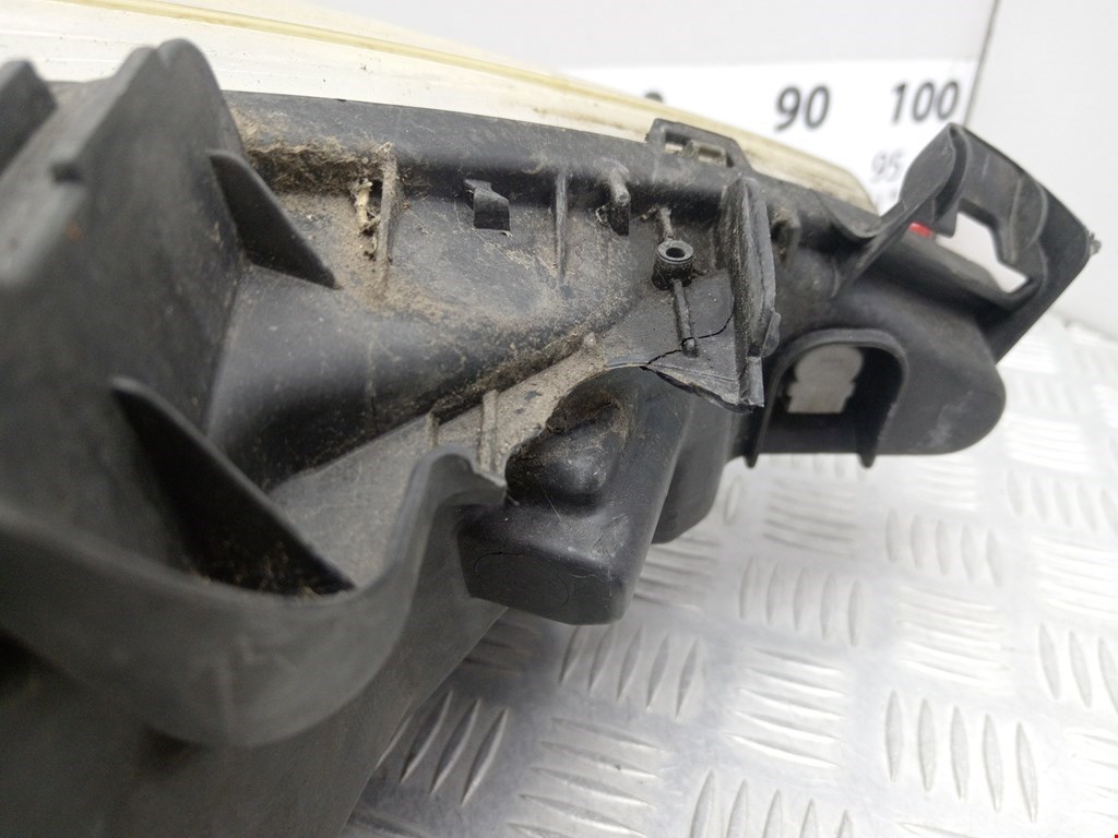 Фара левая PEUGEOT 207 2006-2015