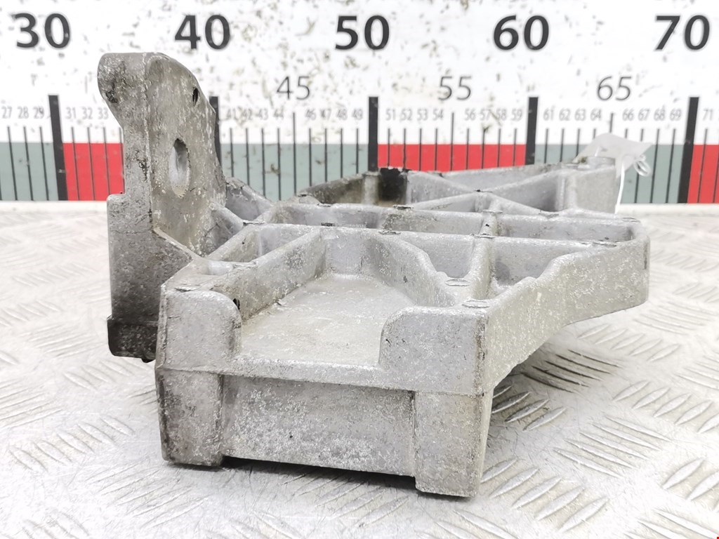 Кронштейн кондиционера AUDI A4 B5 1995-2001