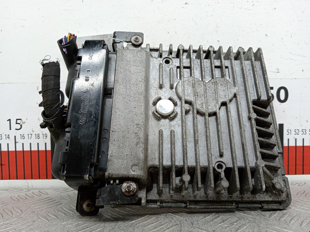 Блок управления двигателя (ЭБУ) SKODA Fabia MK2 5J 2007-2014