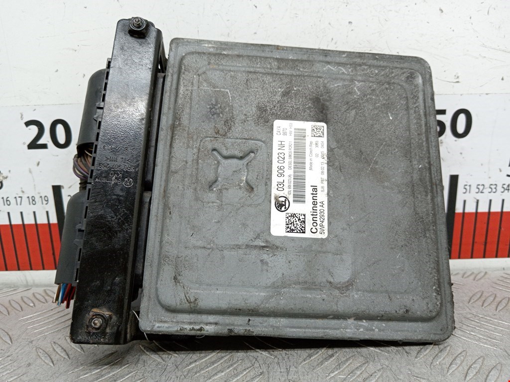 Блок управления двигателя (ЭБУ) SKODA Fabia MK2 5J 2007-2014