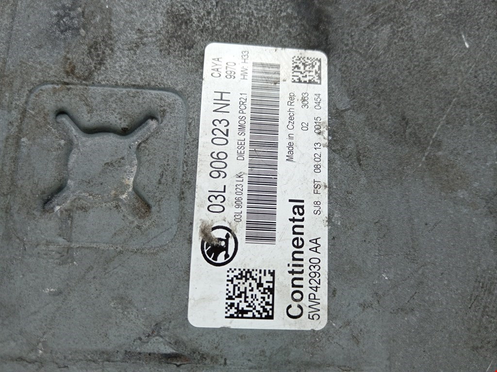 Блок управления двигателя (ЭБУ) SKODA Fabia MK2 5J 2007-2014