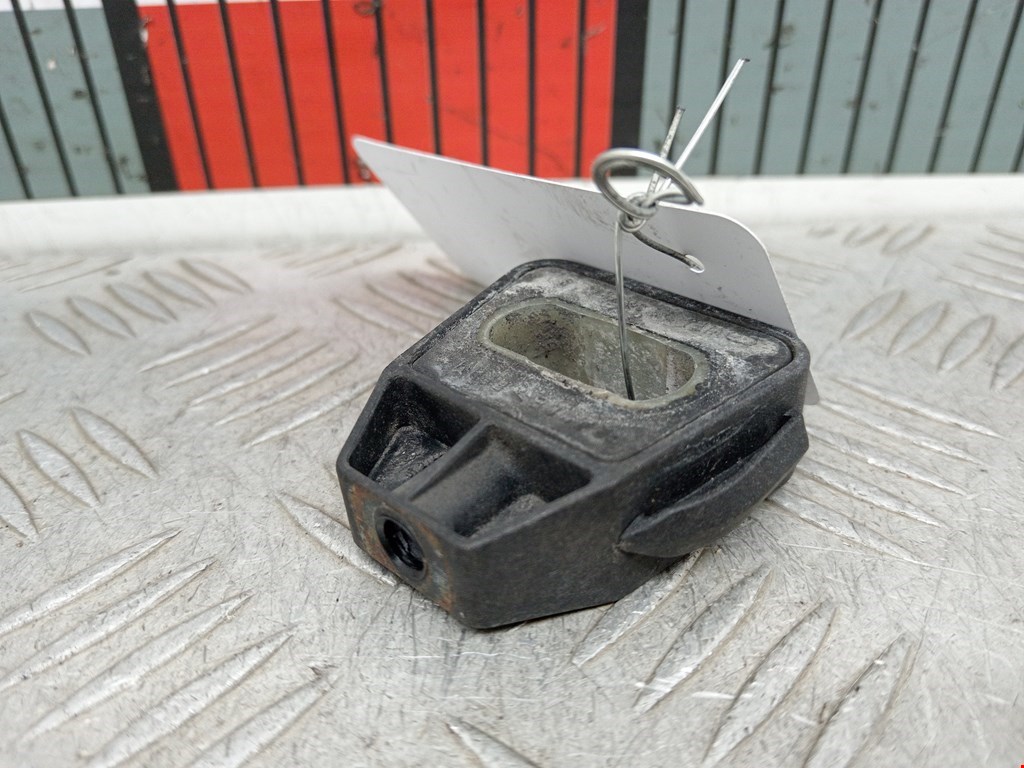 Кронштейн (крепление) радиатора VOLKSWAGEN Golf IV 1997-2003