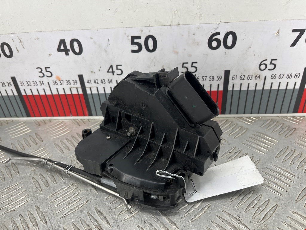 Замок двери передней правой FORD Fiesta 2008-2012