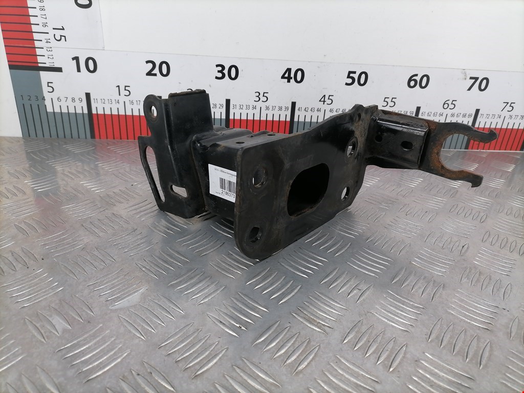 Отбойник бампера передний левый Audi Q7 4L (2005-2015)