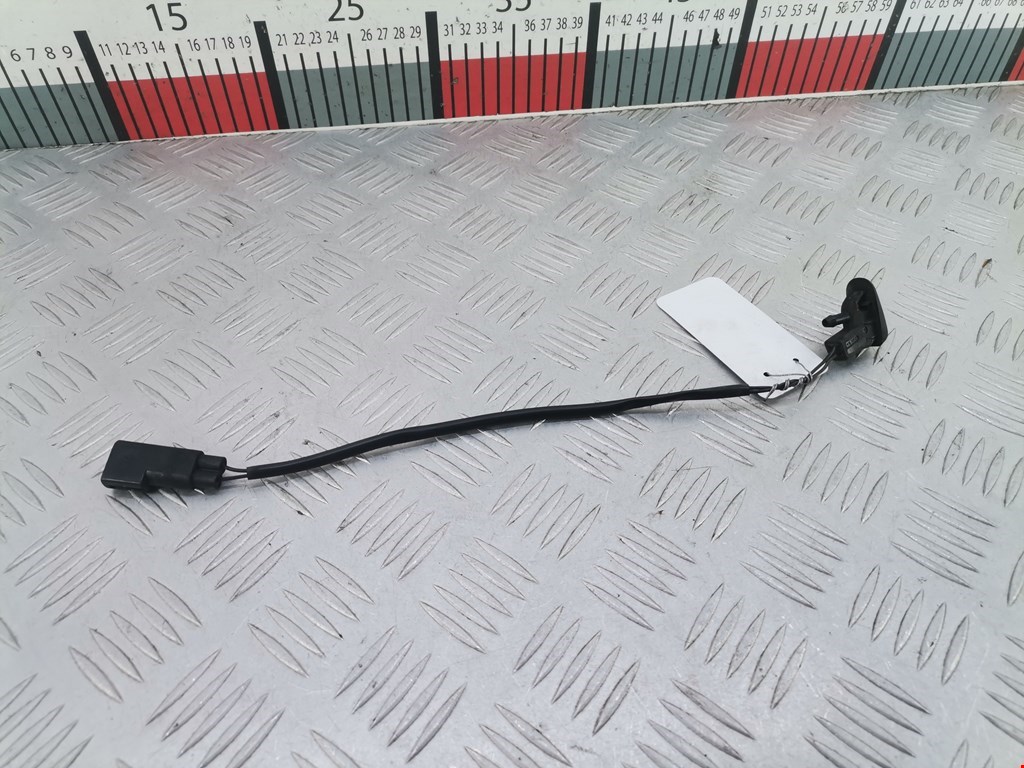 Форсунка омывателя лобового стекла Ford Mondeo 2 (1996-2002)