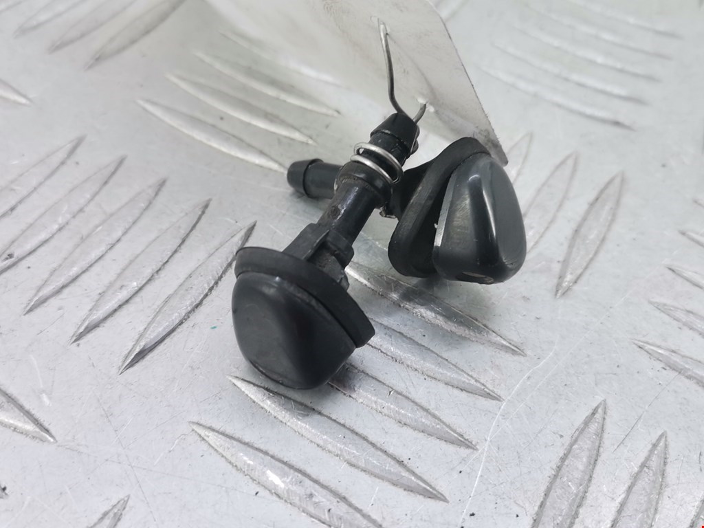 Форсунка омывателя лобового стекла Kia Carnival (Sedona) 1 (UP/GQ) (1998-2006)