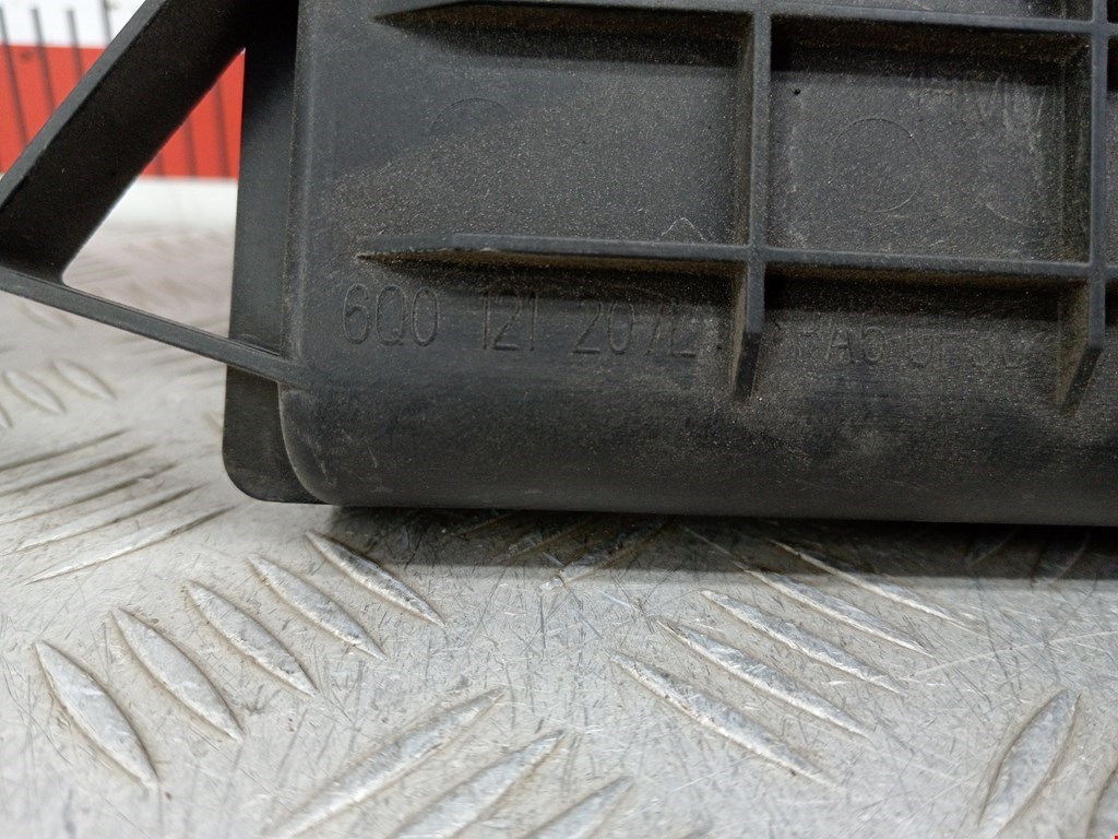 Диффузор (кожух) вентилятора VOLKSWAGEN Polo IV 2001-2009