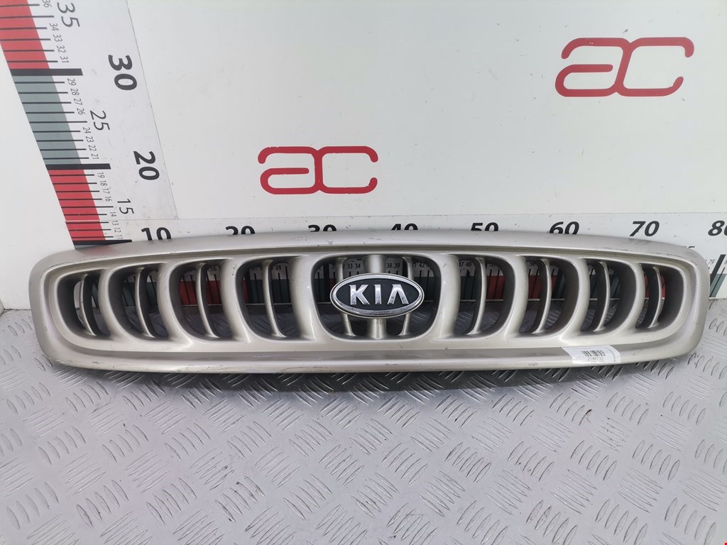 Решетка радиатора Kia Carnival (Sedona) 1 (UP/GQ) (1998-2006)