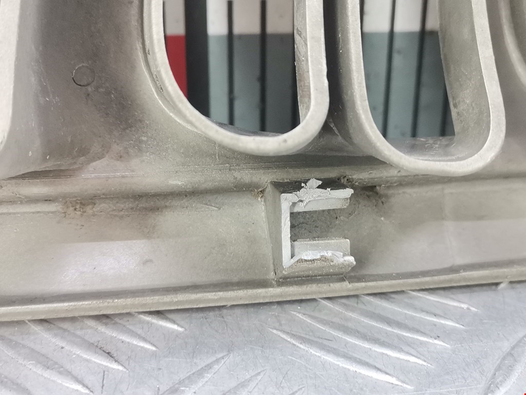 Решетка радиатора KIA Carnival I 1999-2005