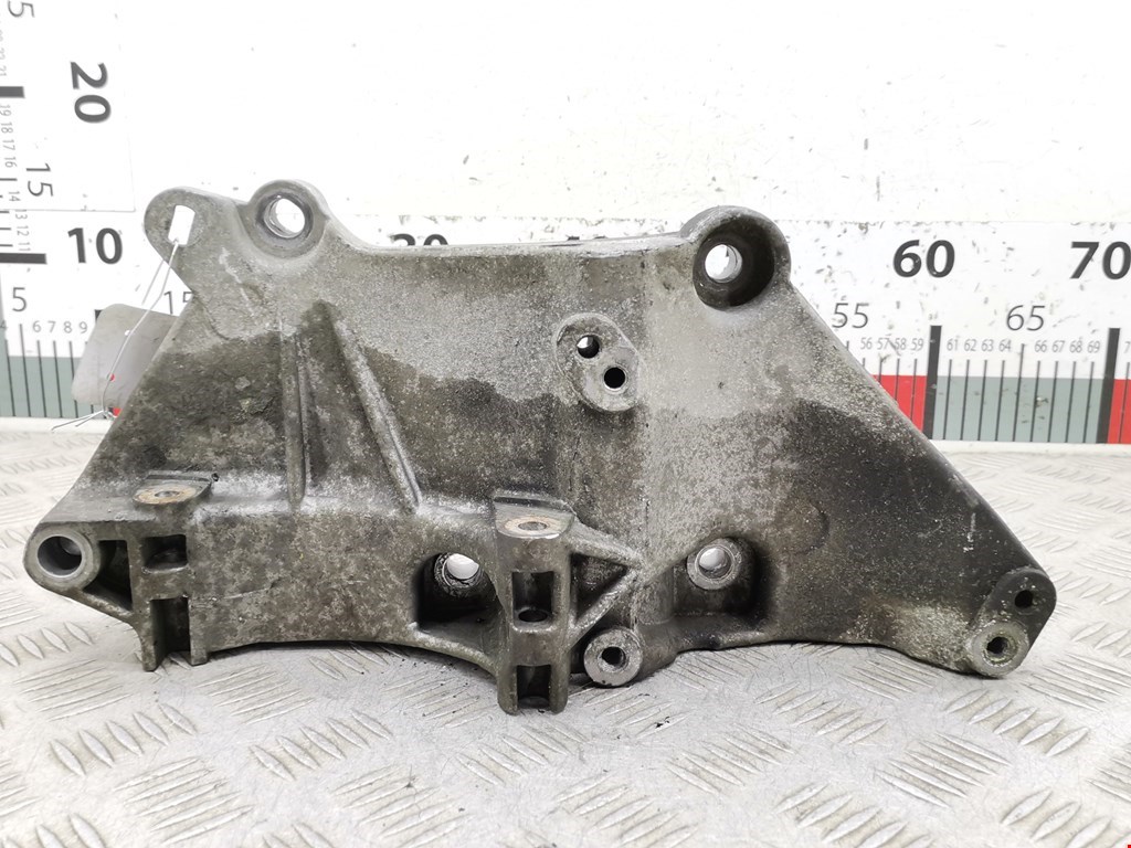Кронштейн генератора RENAULT Scenic II 2003-2010
