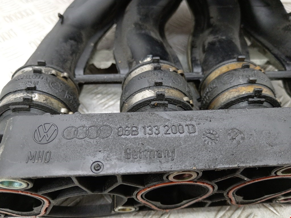 Коллектор впускной AUDI A4 B6 2001-2005