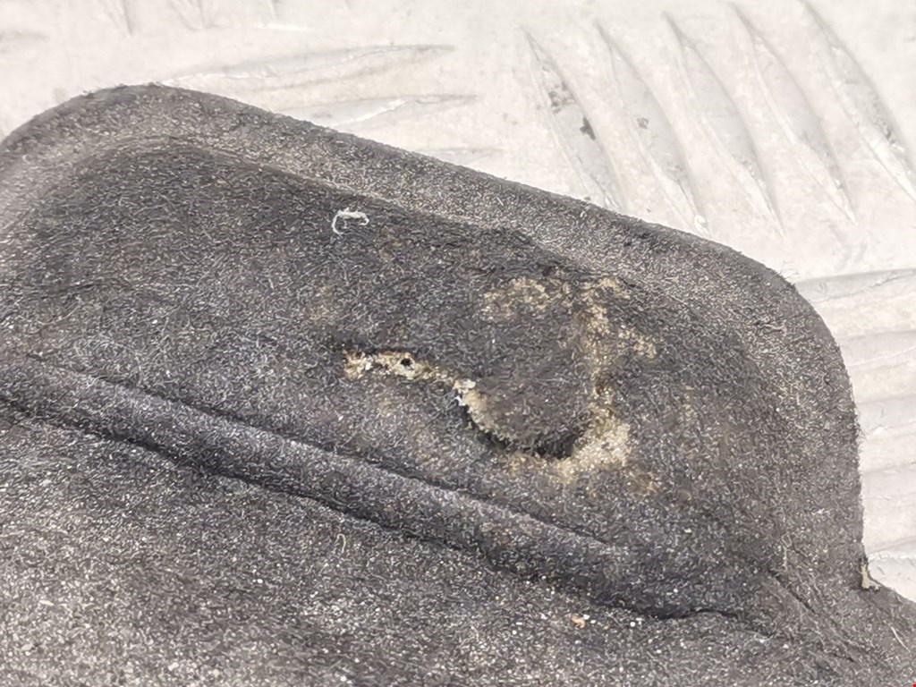 Шумоизоляция капота AUDI A4 B8 2007-2015