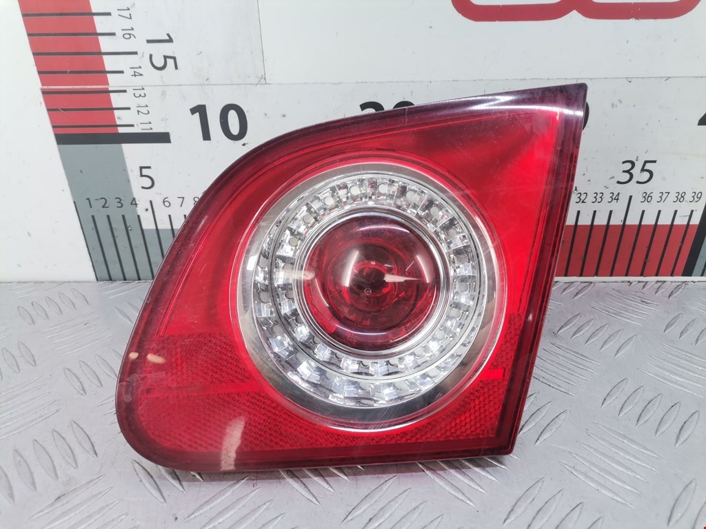 Фонарь крышки багажника правый Volkswagen Passat 6 (2005-2010)