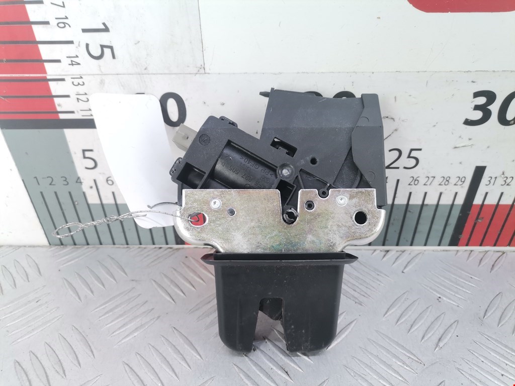 Замок багажника (крышки двери) AUDI A4 B8 2007-2015