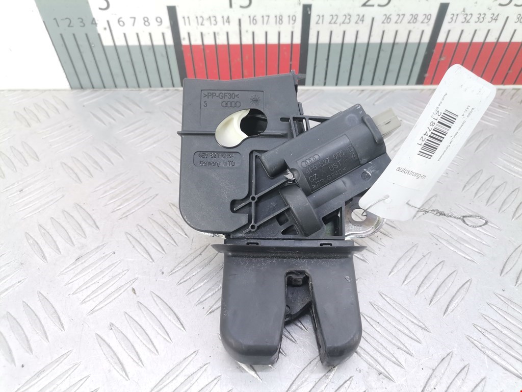 Замок багажника (крышки двери) AUDI A4 B8 2007-2015