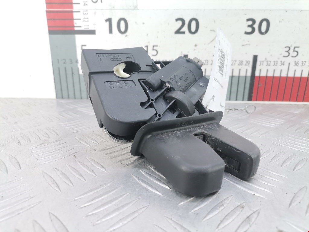 Замок багажника (крышки двери) AUDI A4 B8 2007-2015