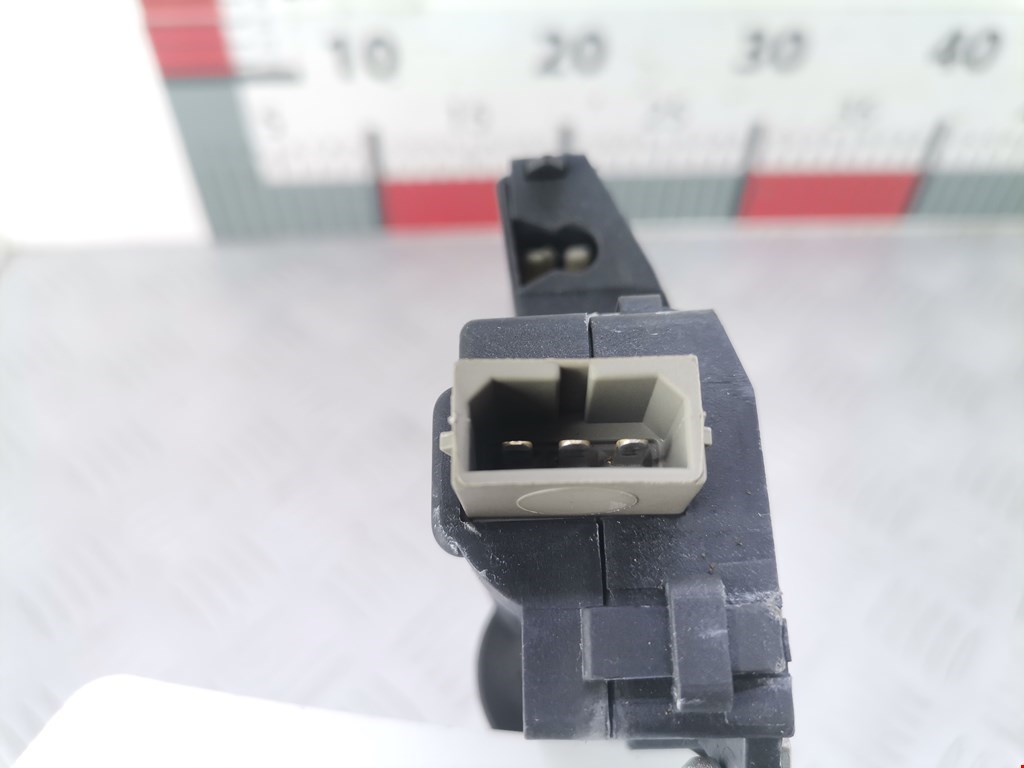 Замок багажника (крышки двери) AUDI A4 B8 2007-2015