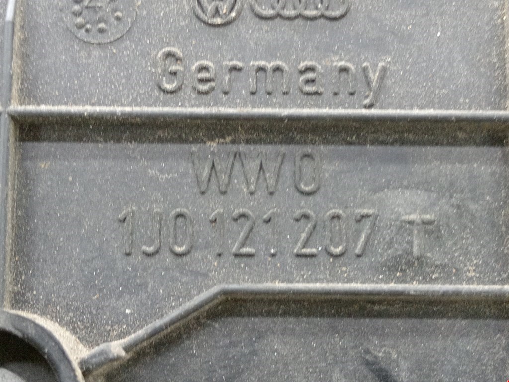 Диффузор (кожух) вентилятора VOLKSWAGEN Golf IV 1997-2003