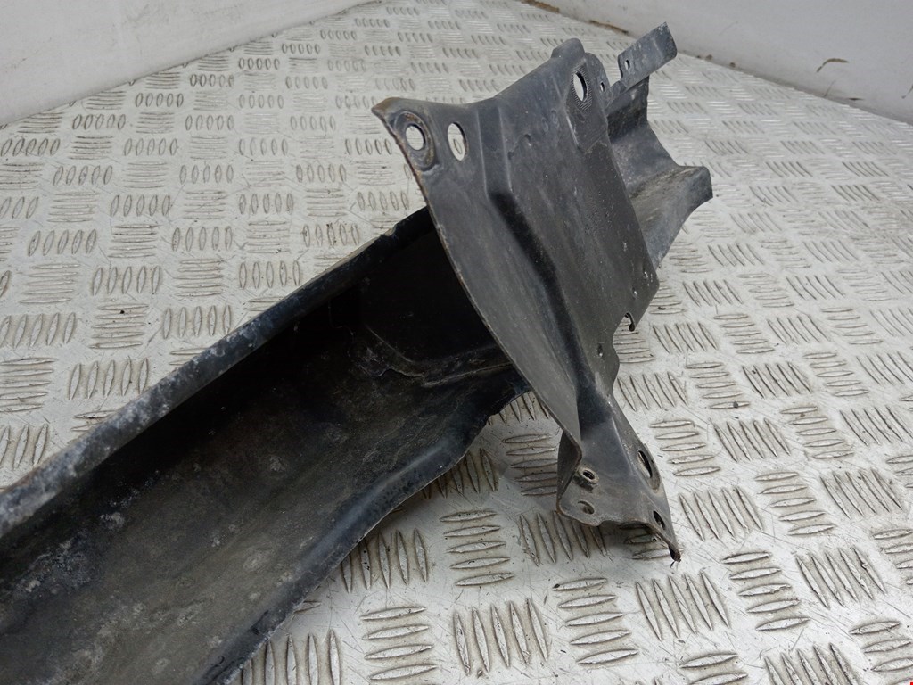 Усилитель переднего бампера (передний) VOLKSWAGEN Golf IV 1997-2003