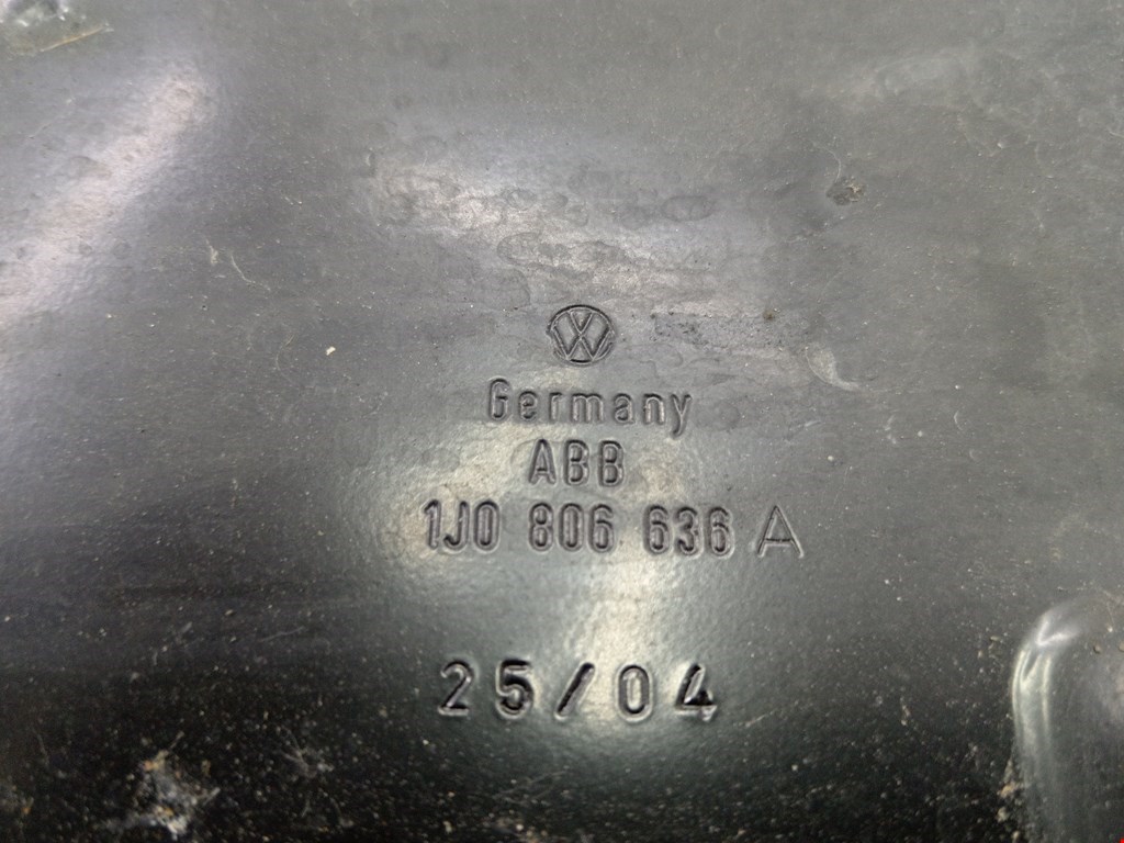 Усилитель переднего бампера (передний) VOLKSWAGEN Golf IV 1997-2003