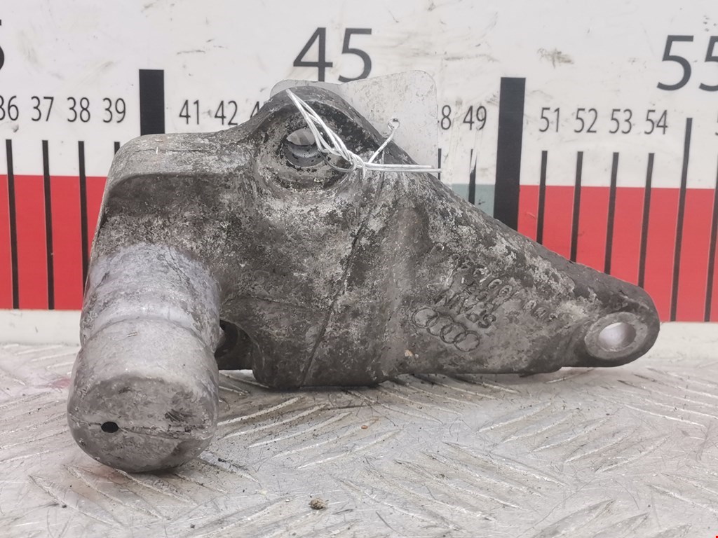 Кронштейн (крепление лапа) двигателя Audi A6 C5 (1997-2005)