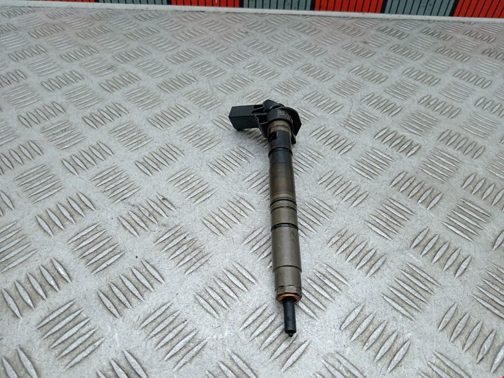Форсунка дизельная электрическая VOLKSWAGEN Passat B6 2005-2011