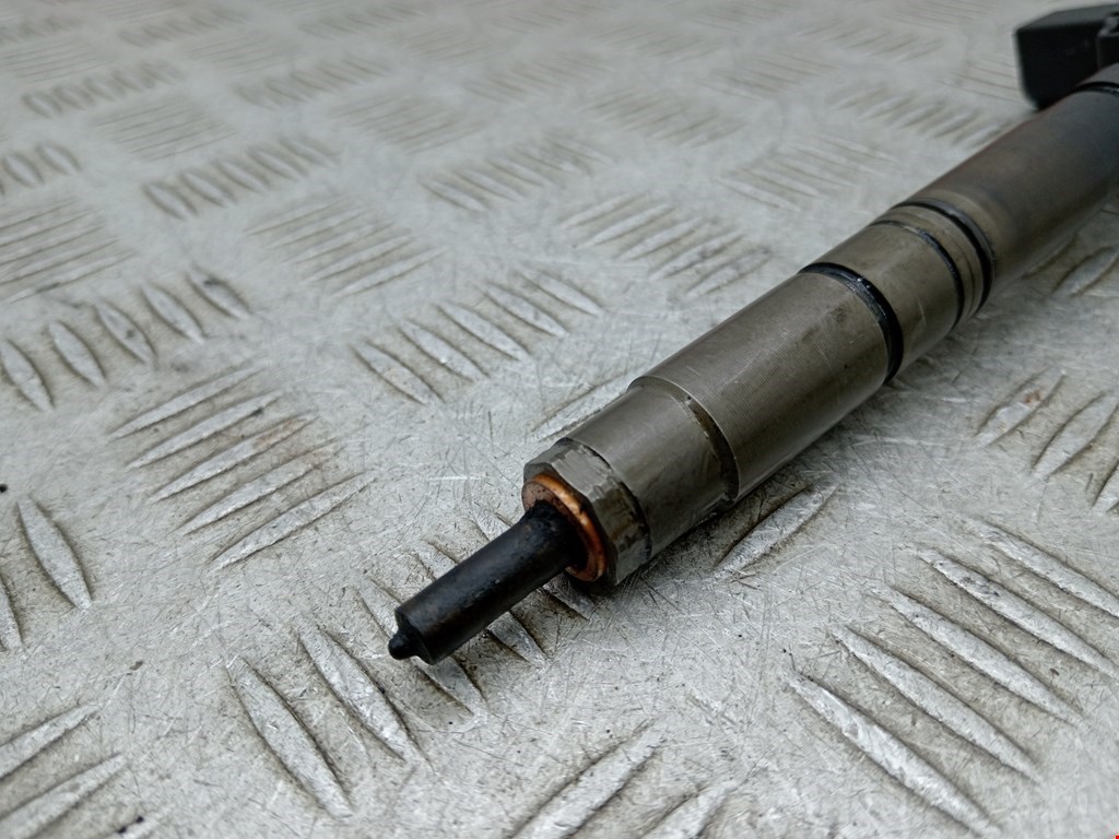 Форсунка дизельная электрическая VOLKSWAGEN Passat B6 2005-2011