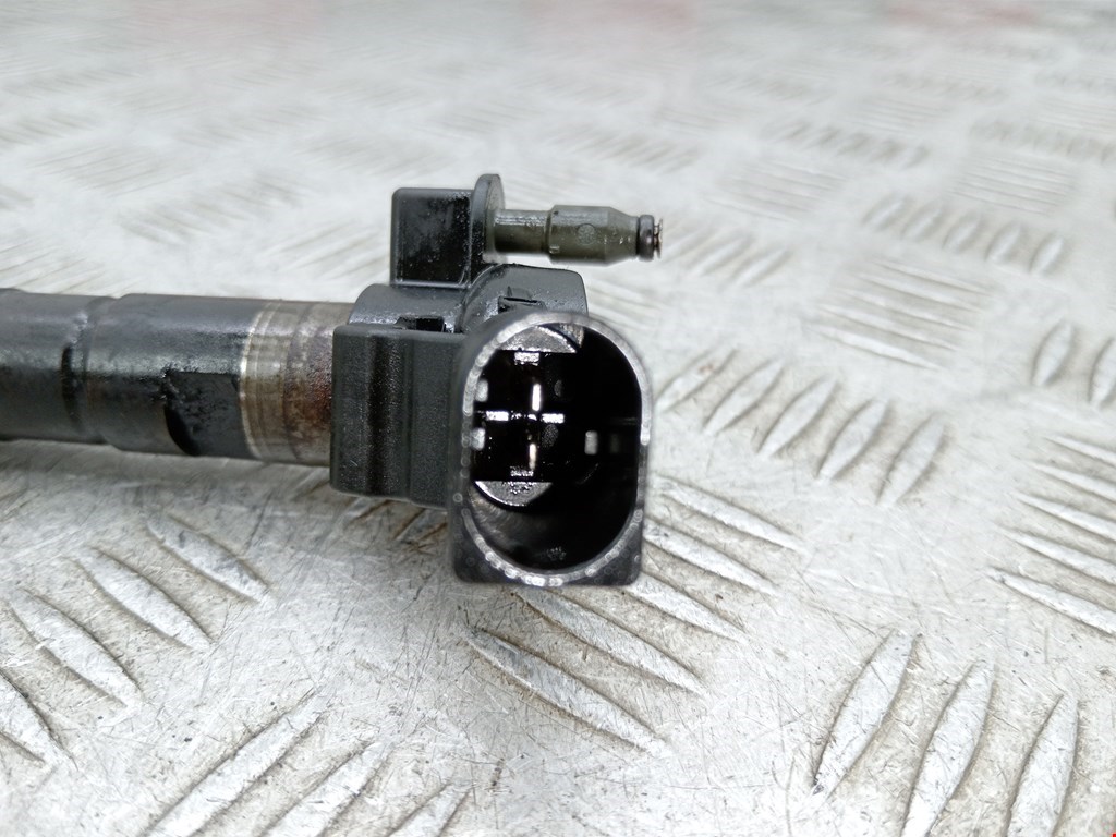 Форсунка дизельная электрическая VOLKSWAGEN Passat B6 2005-2011