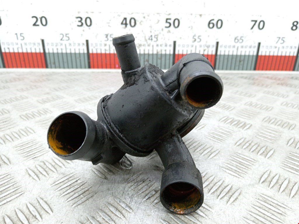 Корпус термостата VOLKSWAGEN Passat B6 2005-2011