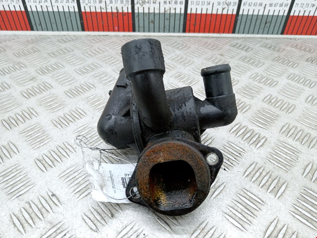 Корпус термостата VOLKSWAGEN Passat B6 2005-2011