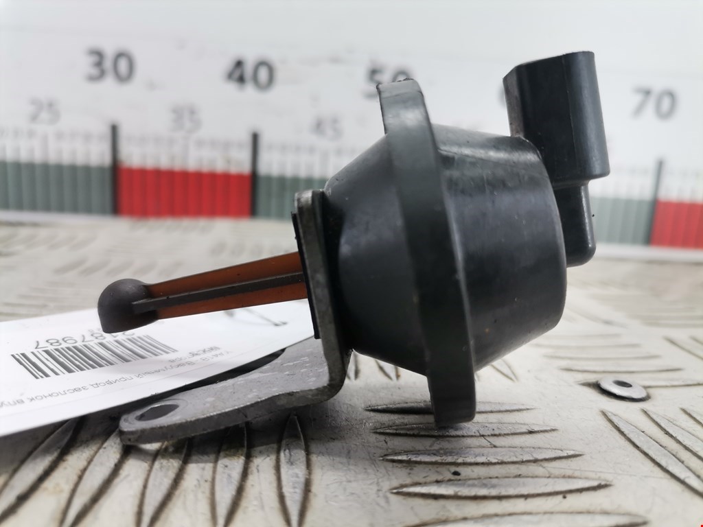 Вакуумный привод заслонок впускного коллектора Opel Omega B (1994-2004)