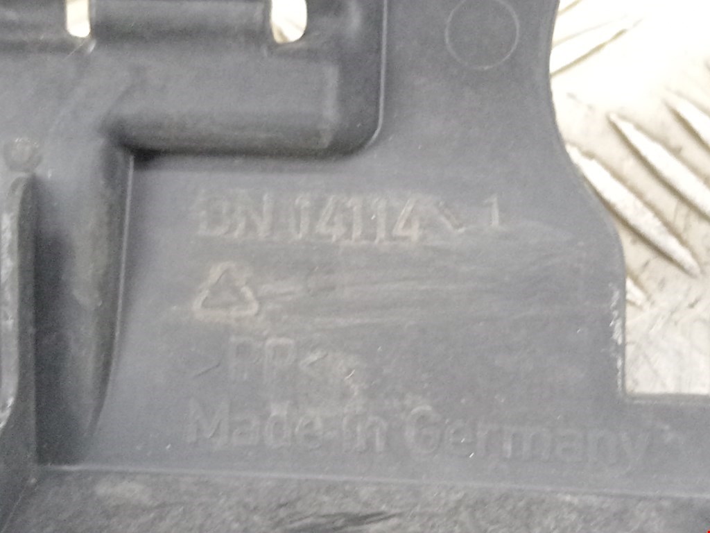 Кронштейн заднего бампера центральный MERCEDES-BENZ Sprinter 901-905/Classic 909 1995-2006