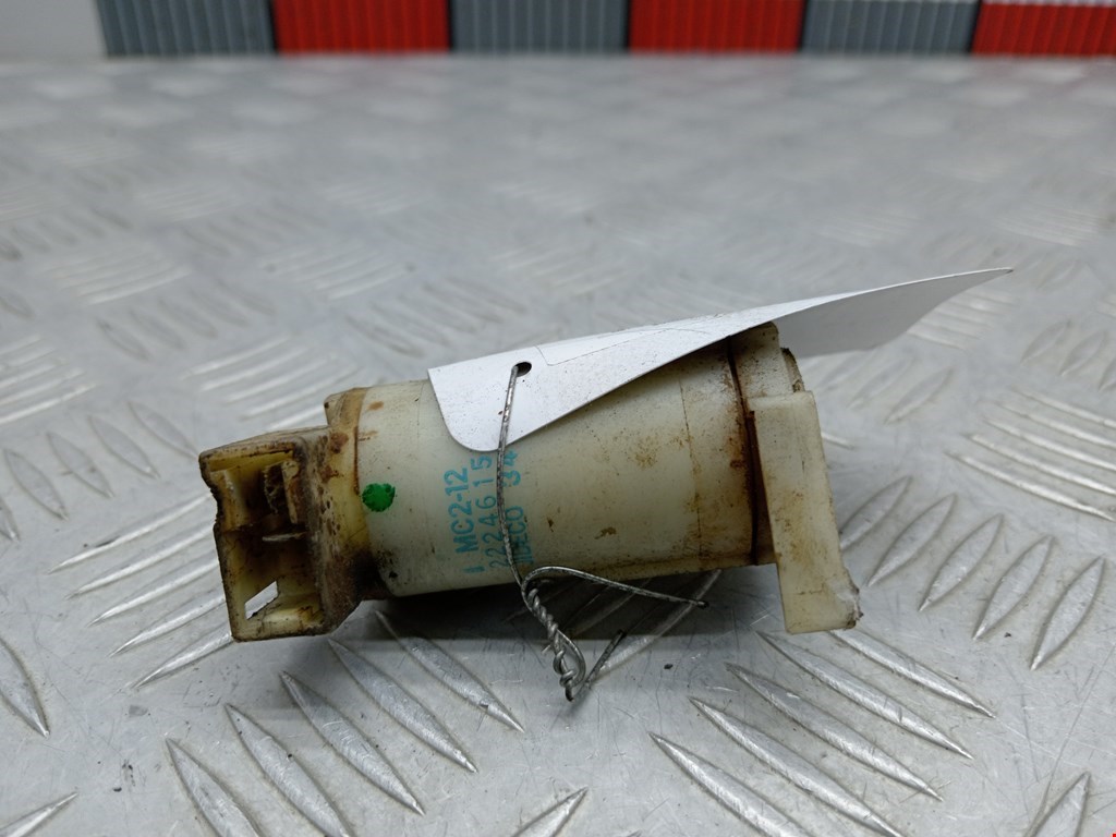 Насос (моторчик) омывателя Nissan X-Trail T30 (2000-2007)