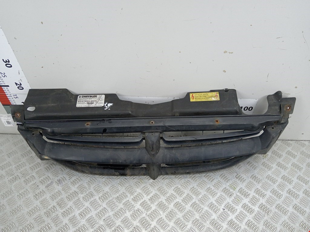 Решетка радиатора CHRYSLER Voyager III GS 1995-2000