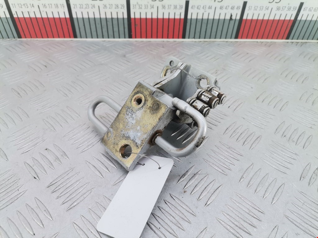 Петля двери передней правой Audi A4 B6 (2000-2006)
