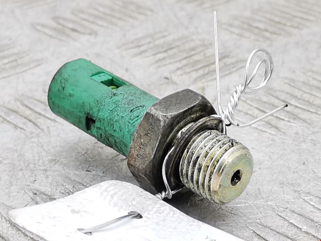 Датчик давления масла VOLVO V40 I 1995-2004