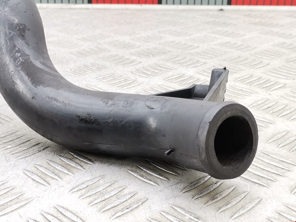 Патрубок AUDI A4 B8 2007-2015