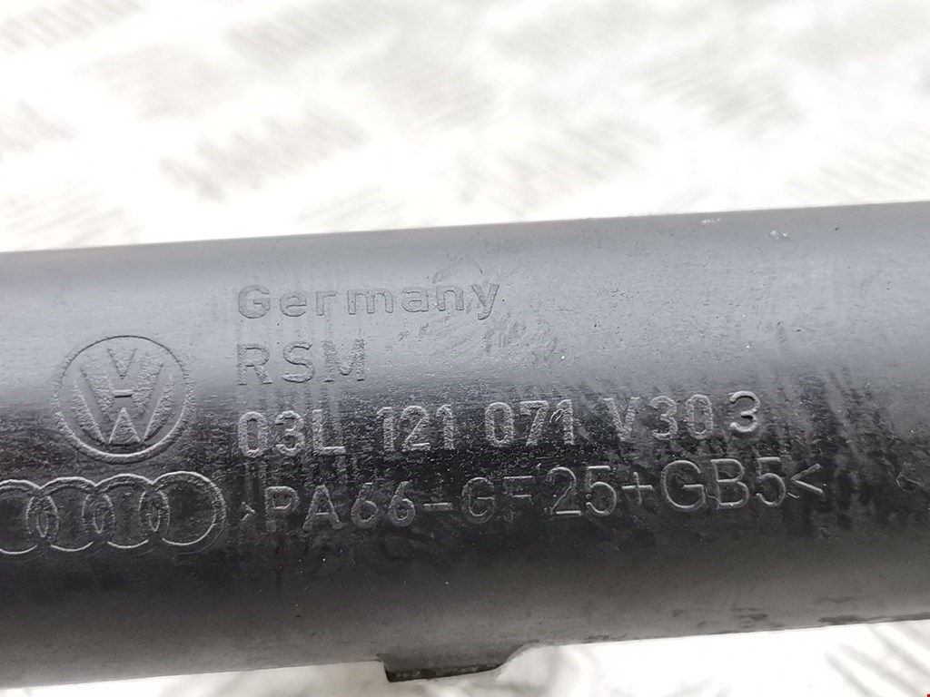 Патрубок AUDI A4 B8 2007-2015