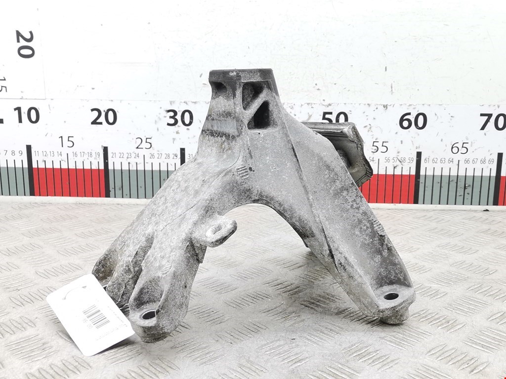 Кронштейн (крепление лапа) двигателя Audi A4 B8 (2007-2015)