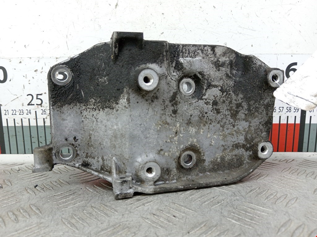 Кронштейн (крепление лапа) двигателя Honda Civic 7 (2000-2006)