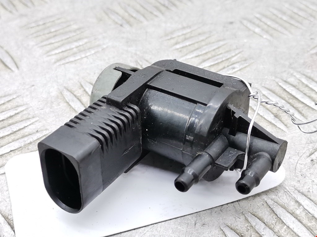 Клапан воздушного фильтра Audi A4 B8 (2007-2015)