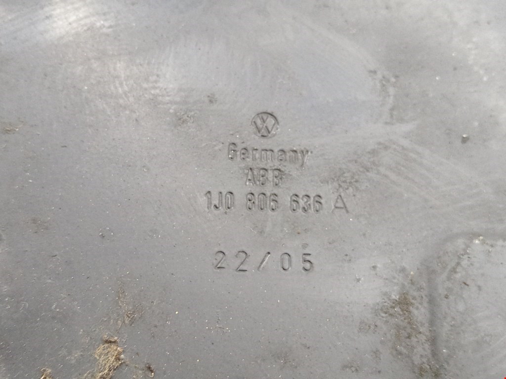 Усилитель переднего бампера (передний) VOLKSWAGEN Golf IV 1997-2003