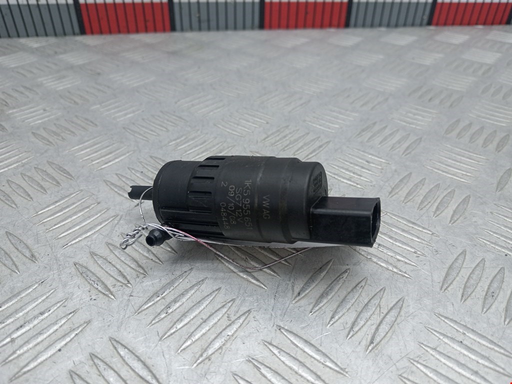 Насос (моторчик) омывателя Volkswagen Eos (2006-2015)