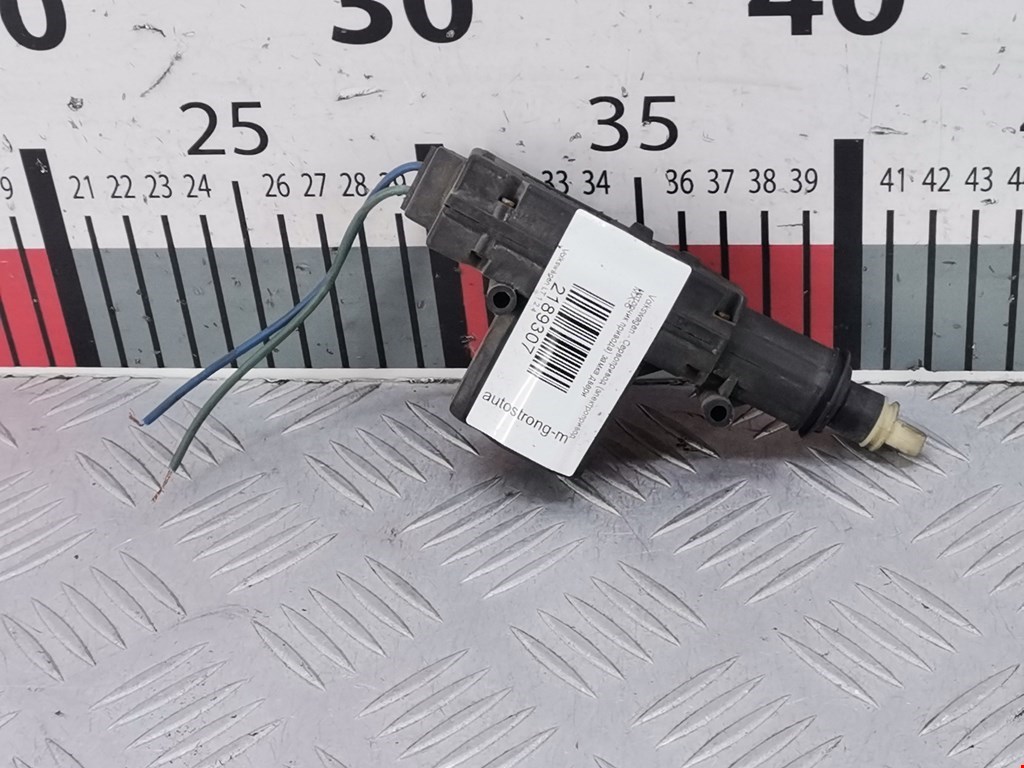 Сервопривод (электропривод моторчик привода) замка двери Volkswagen LT 1 (1975-1996)