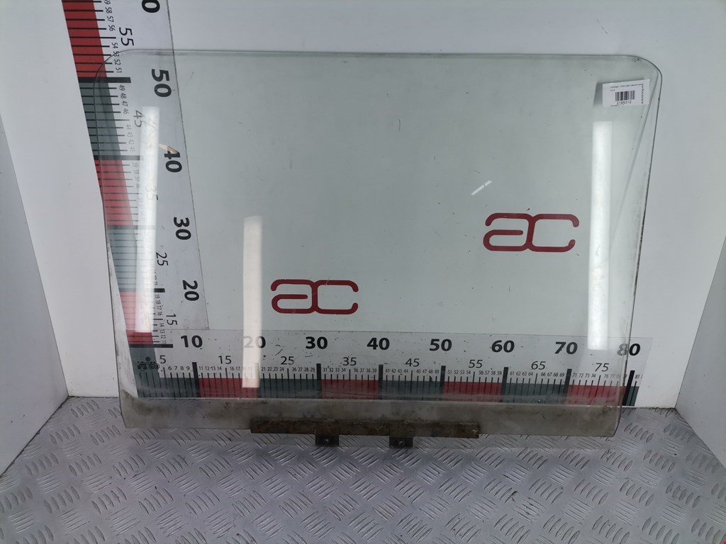 Стекло двери переднее правое VOLKSWAGEN LT 1975-1996