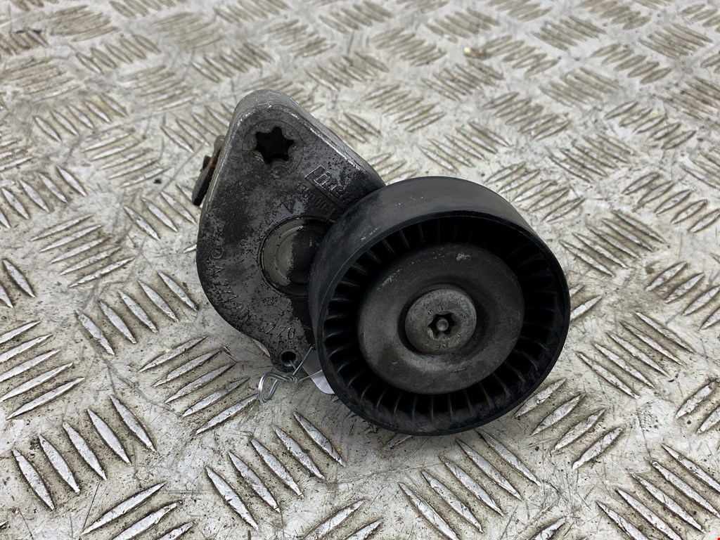 Натяжитель ремня генератора (приводного поликлинового ремня Mercedes C-Class (W203) (2000-2008)