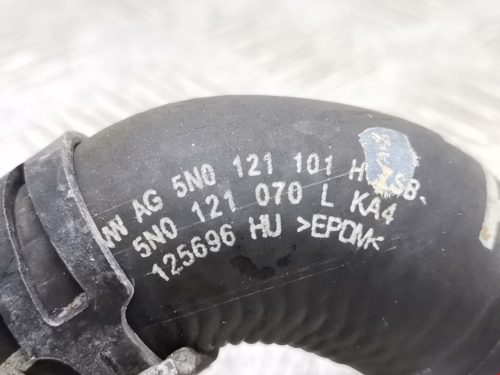 Патрубок VOLKSWAGEN Passat B6 2005-2011