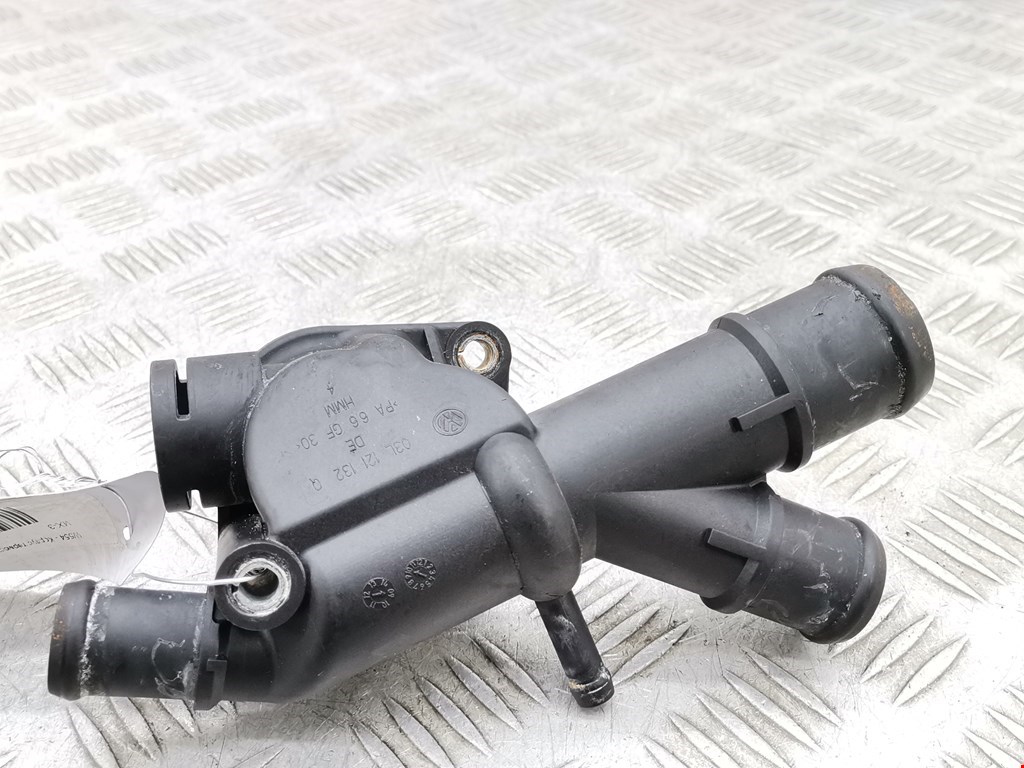 Корпус термостата VOLKSWAGEN Passat B6 2005-2011